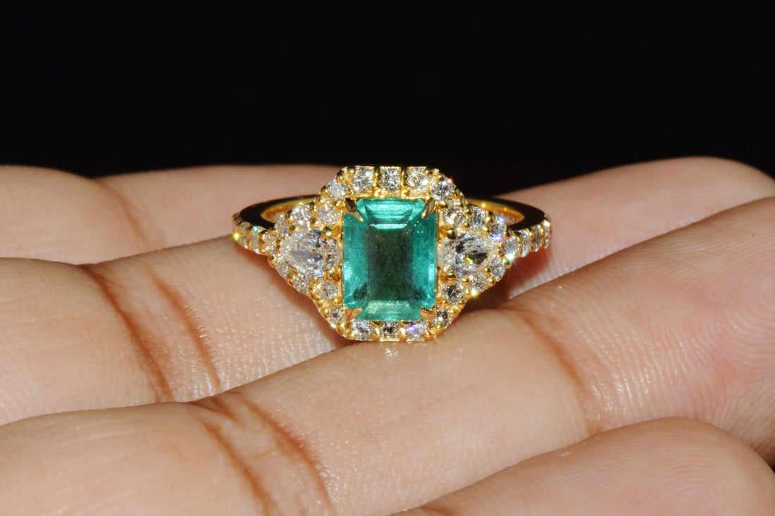 Certified Natural 2.82CTS Emerald Diamond Solid 18K Yellow Gold Halo Ring