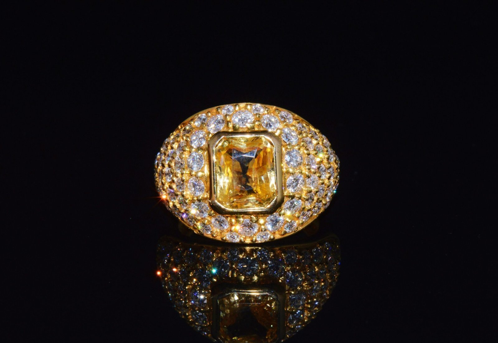 GIA Natural 5.7Cts VS Diamond Unheated Yellow Sapphire 18K Gold Bombay Dome Ring