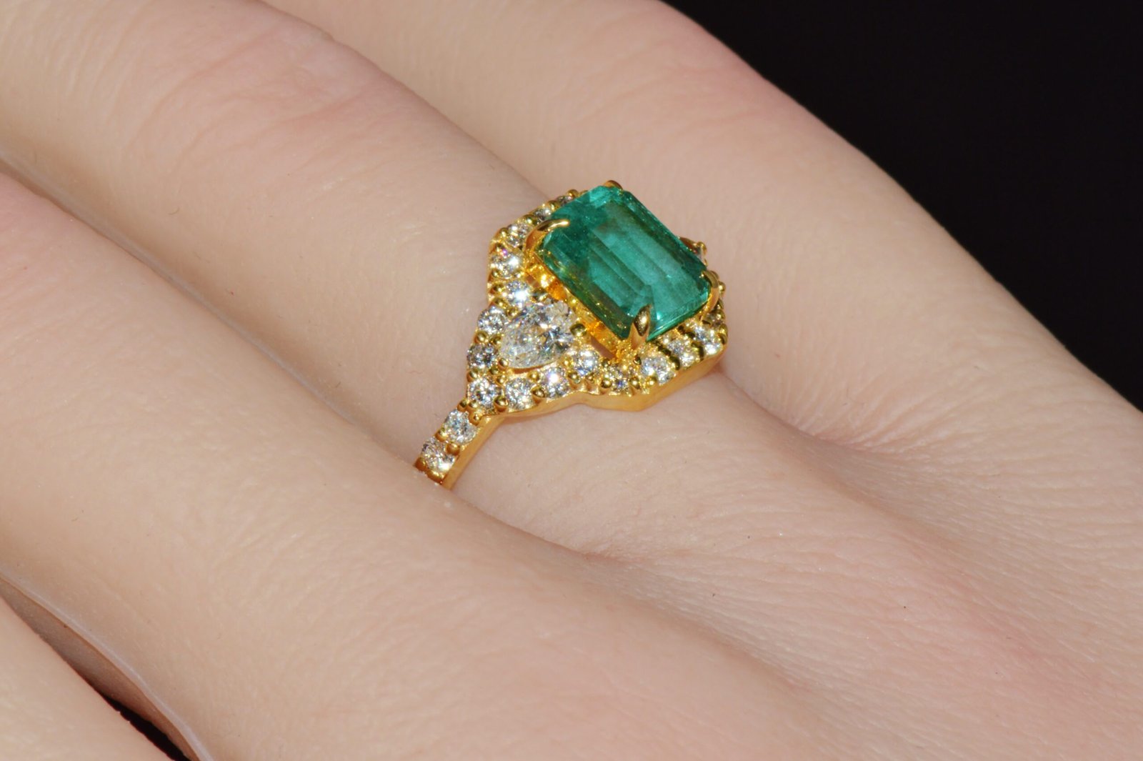 Certified Natural 2.82CTS Emerald Diamond Solid 18K Yellow Gold Halo Ring