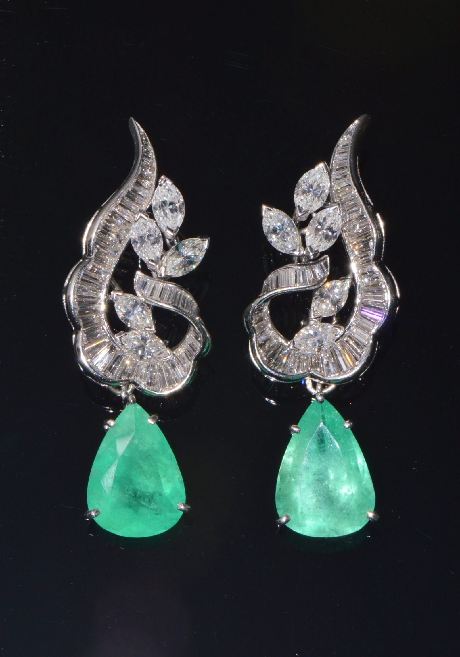 GIA Natural 23.23CTS VS F Diamond Colombian Emerald 18K Gold 900 Platinum 2-IN-1 Cluster Dangle Earrings