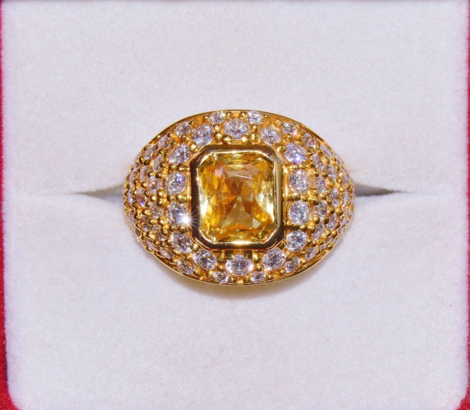 GIA Natural 5.7Cts VS Diamond Unheated Yellow Sapphire 18K Gold Bombay Dome Ring