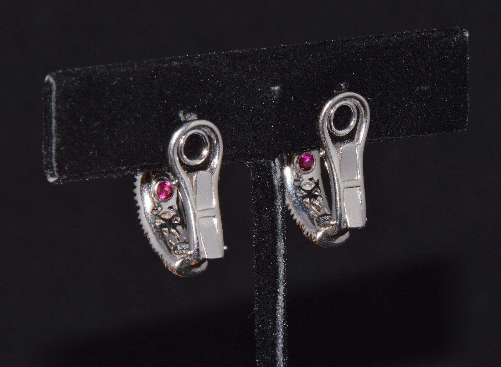 Authentic Roberto Coin Natural 0.30Cts Diamond Appassionata 18K White Gold Huggie Hoop Earrings