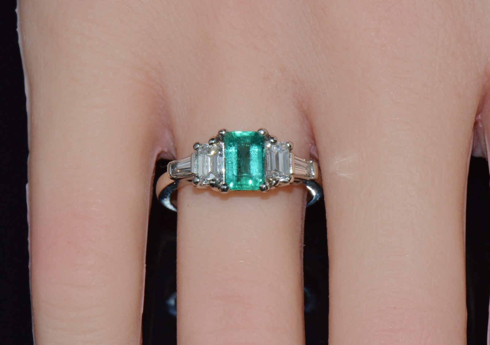 Certified Natural 2.08CTS VS F Diamond Emerald Platinum Five Stone Ring