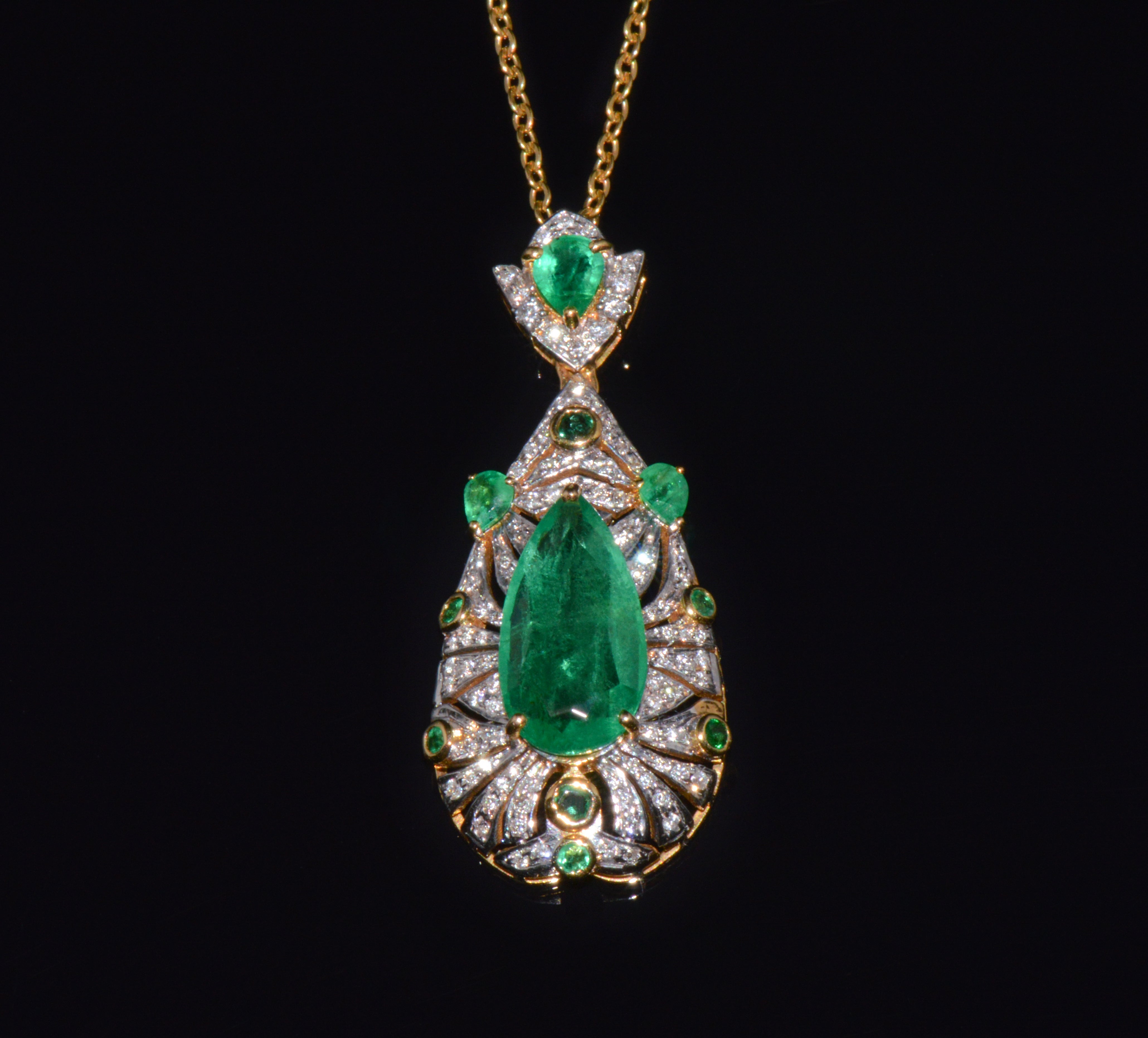 GIA Natural 4.10Cts Emerald Diamond Solid 18K Gold Pendant Necklace