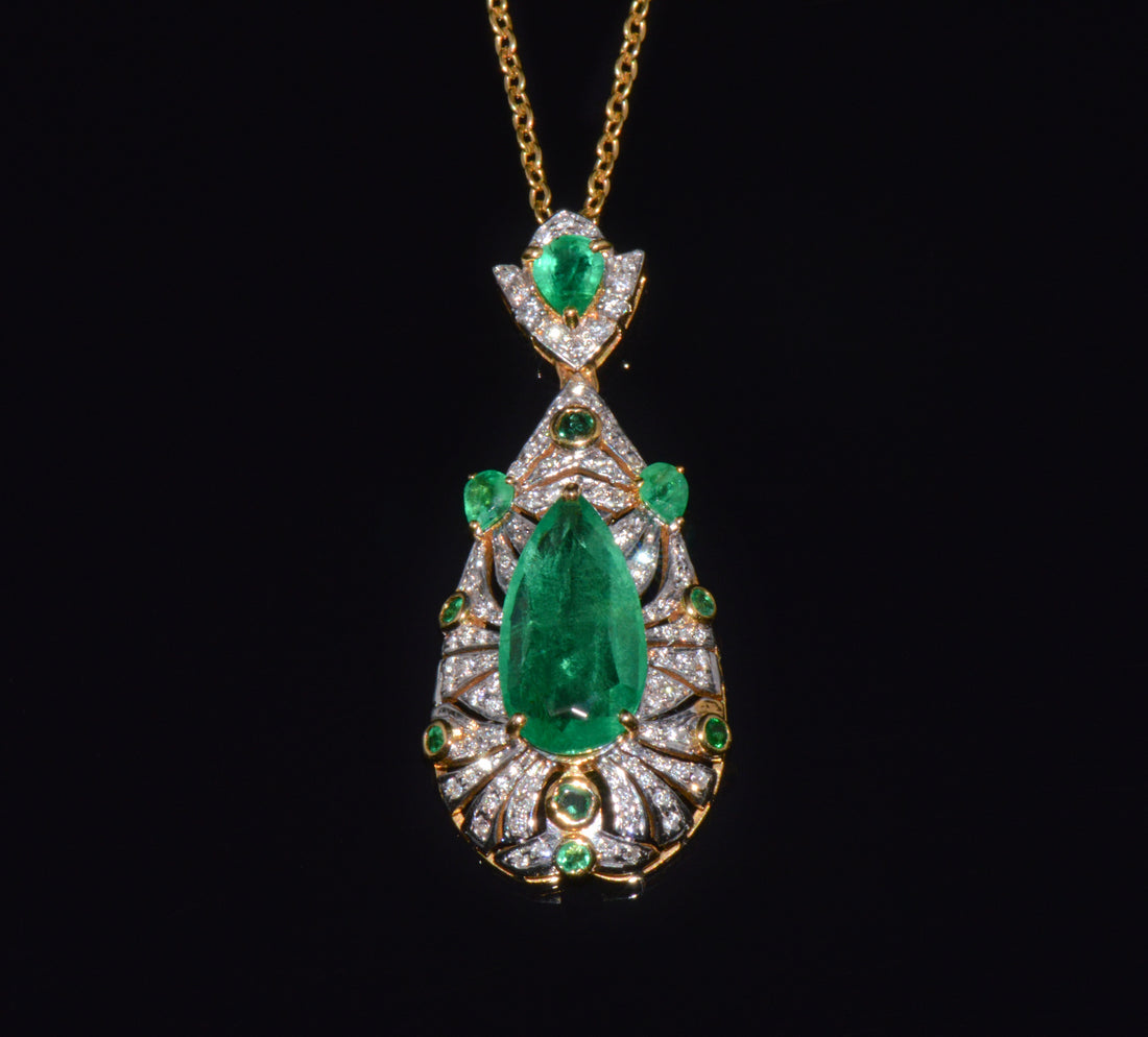 GIA Natural 4.10Cts Emerald Diamond Solid 18K Gold Pendant Necklace