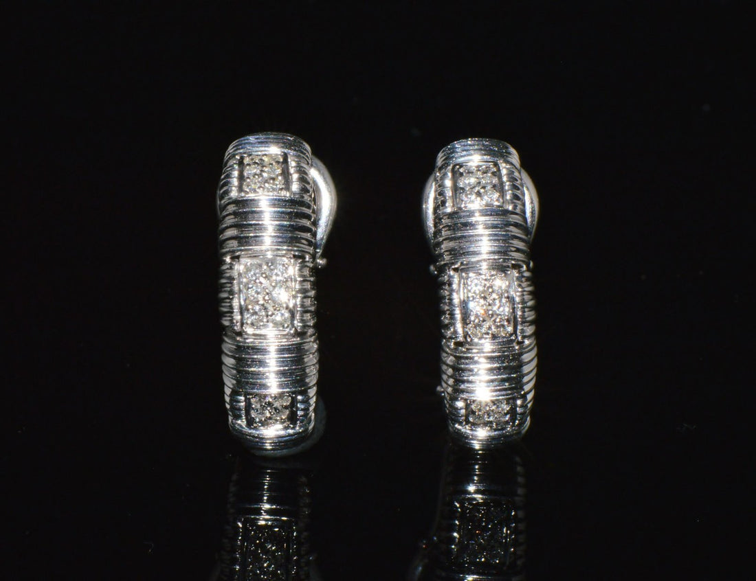 Authentic Roberto Coin Natural 0.30Cts Diamond Appassionata 18K White Gold Huggie Hoop Earrings