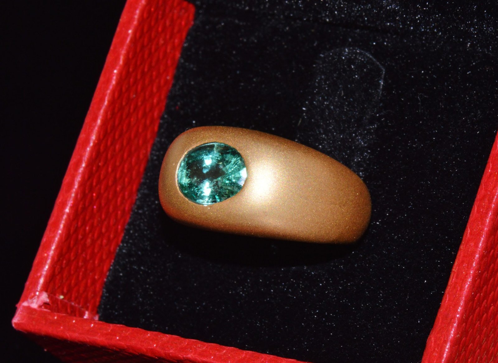 Certified Natural 1.62CTS Emerald Solid 18K Gold Dome Ring