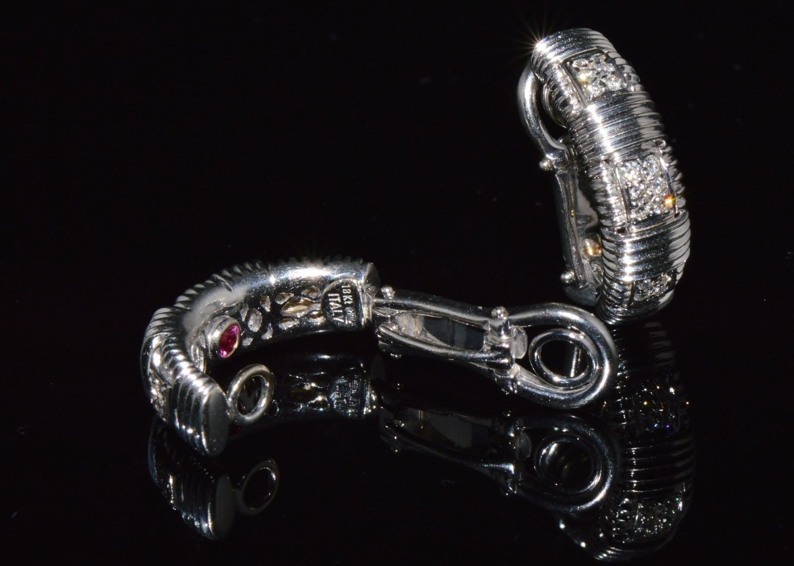 Authentic Roberto Coin Natural 0.30Cts Diamond Appassionata 18K White Gold Huggie Hoop Earrings