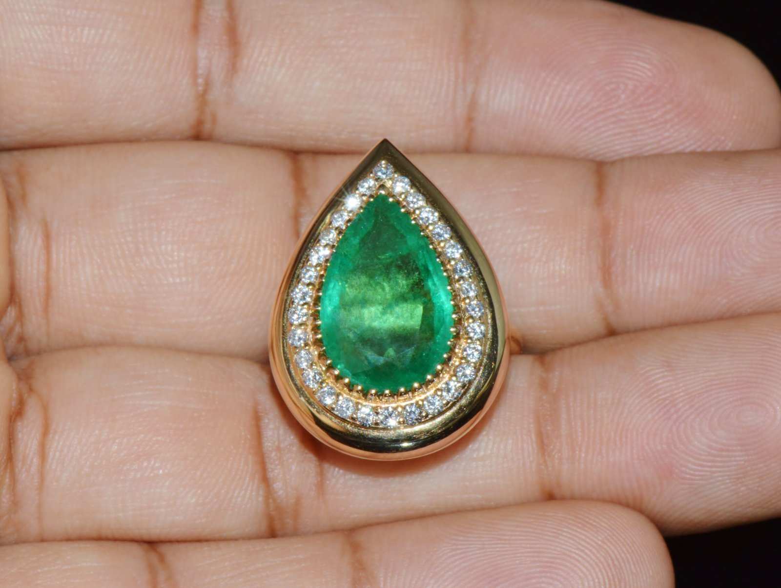 GIA Certified Natural 6.46CTS VS F Diamond Emerald 18K Solid Gold Halo Domed Ring