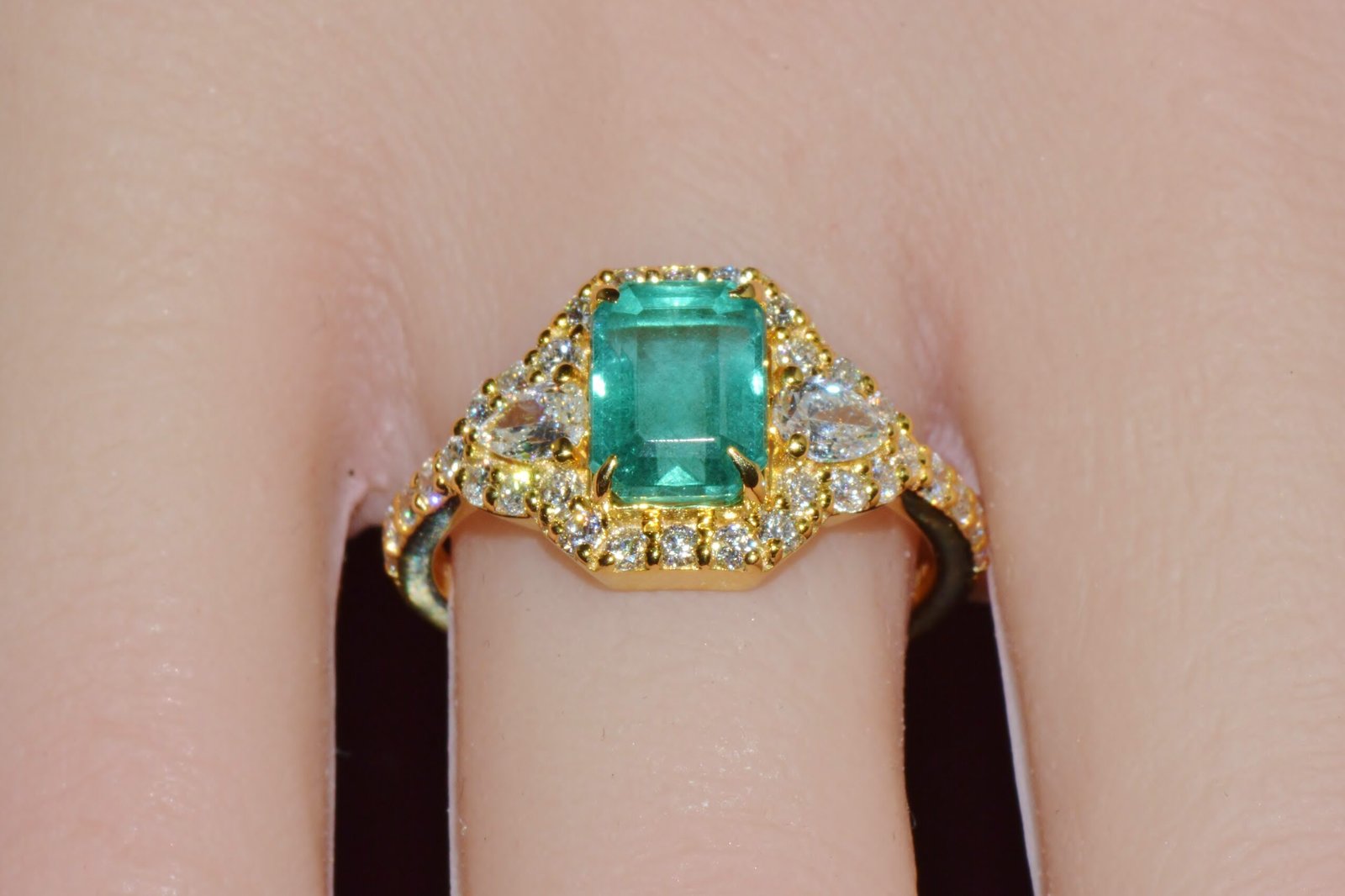 Certified Natural 2.82CTS Emerald Diamond Solid 18K Yellow Gold Halo Ring