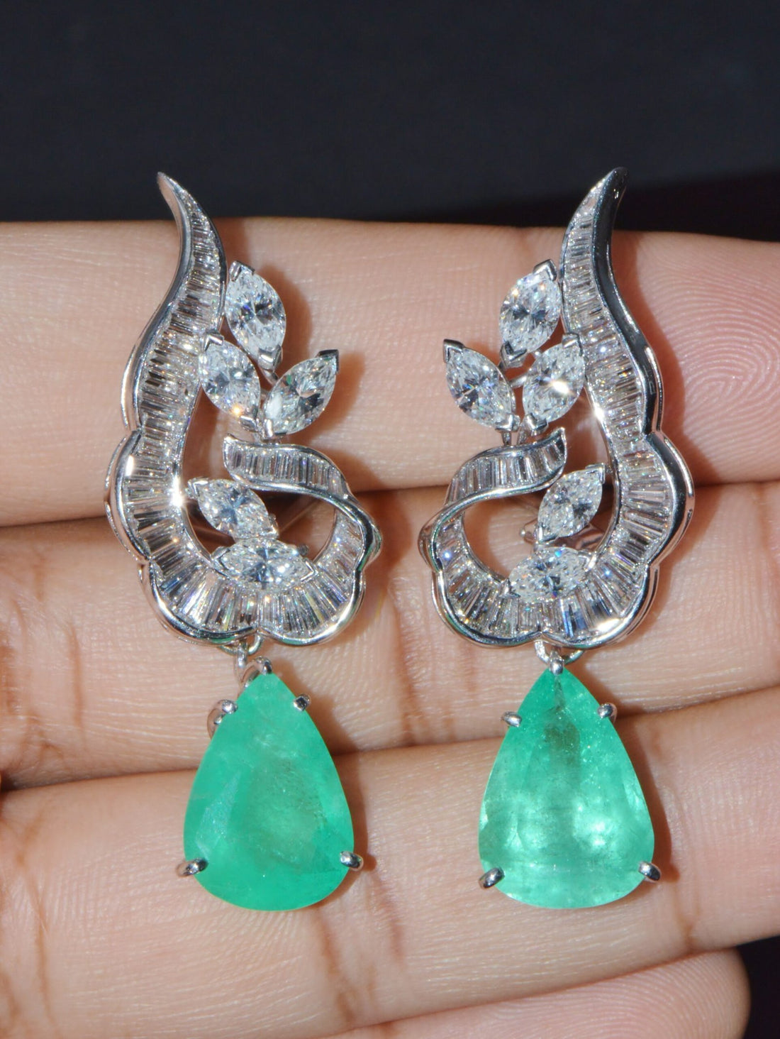 GIA Natural 23.23CTS VS F Diamond Colombian Emerald 18K Gold 900 Platinum 2-IN-1 Cluster Dangle Earrings