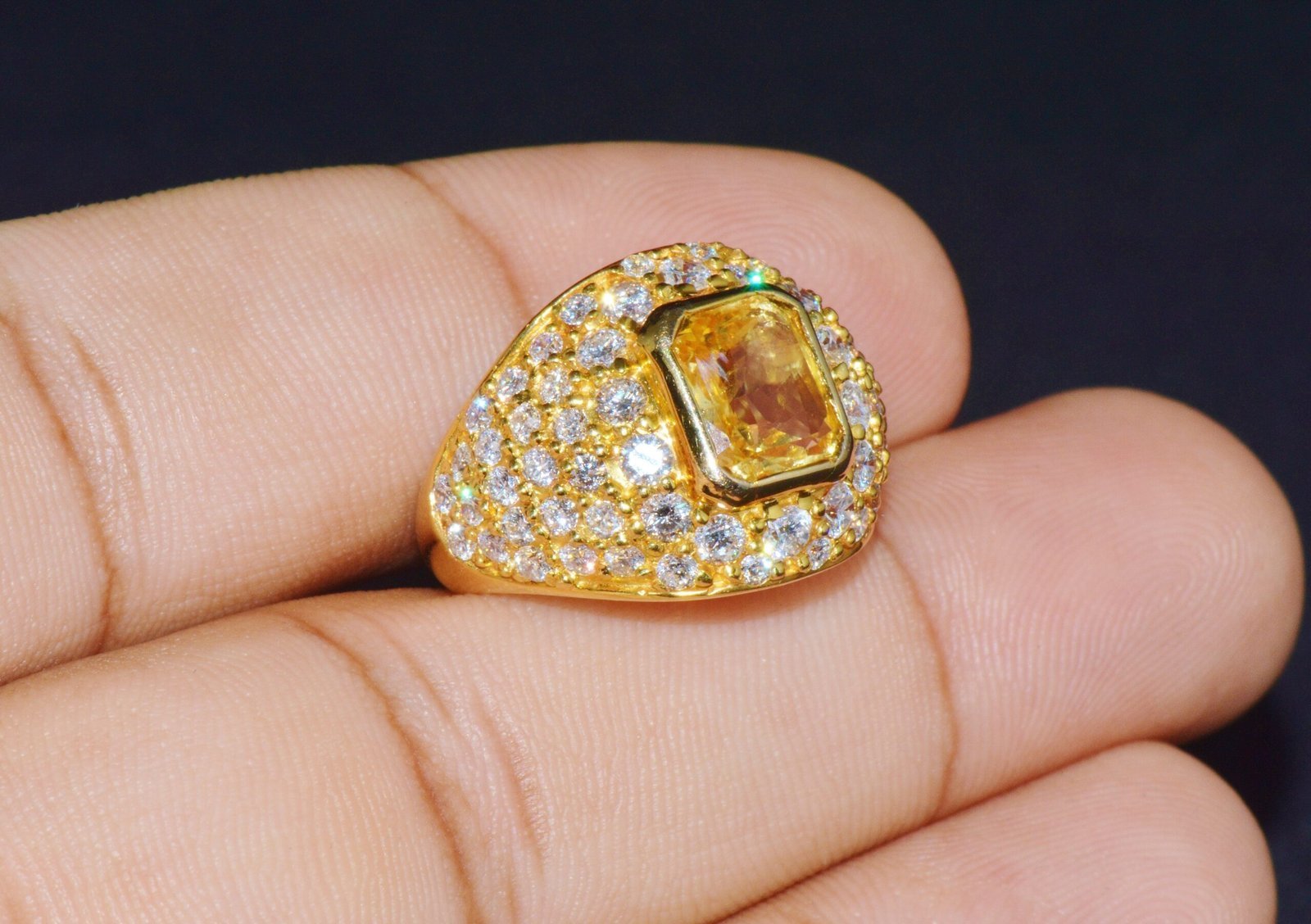 GIA Natural 5.7Cts VS Diamond Unheated Yellow Sapphire 18K Gold Bombay Dome Ring
