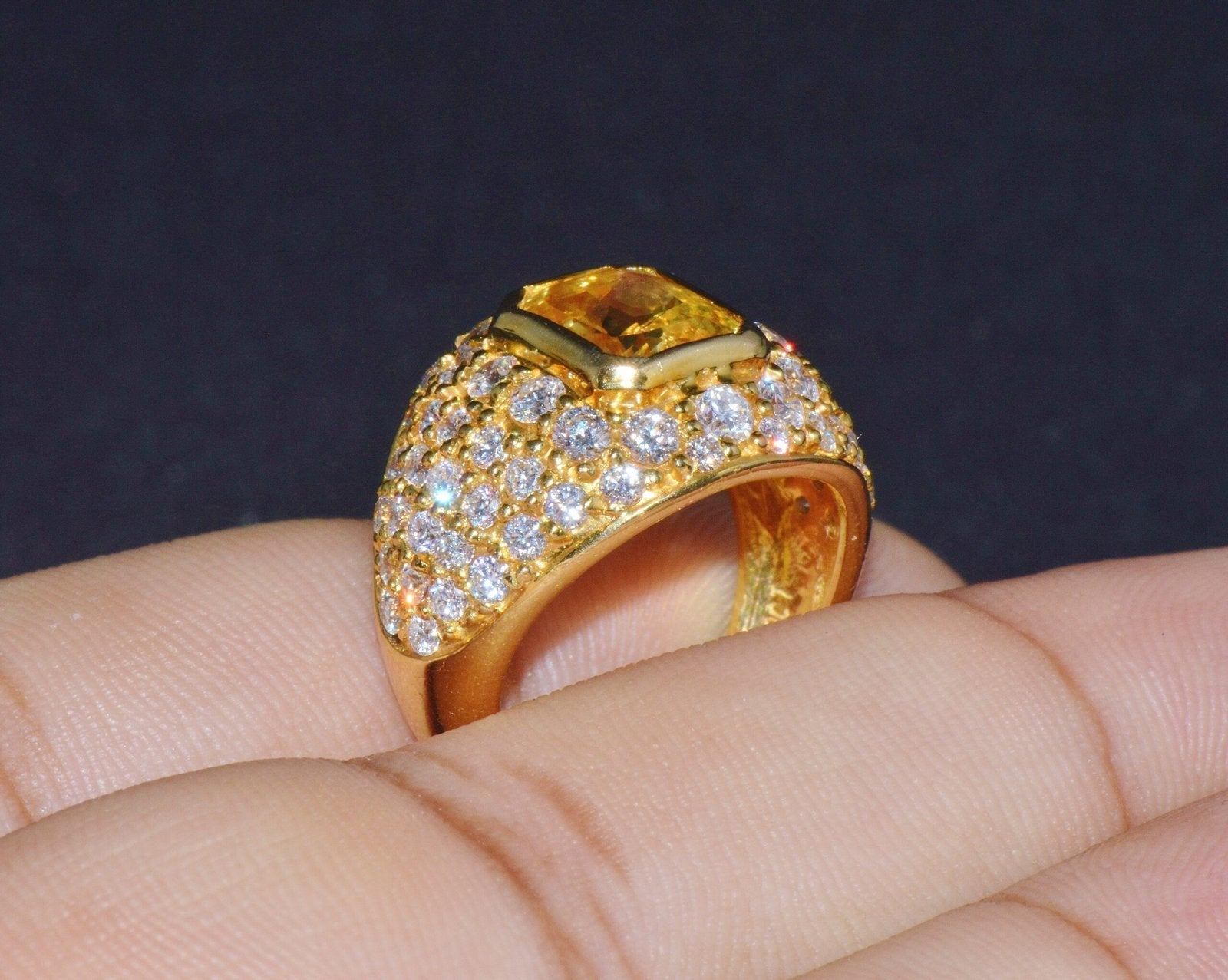 GIA Natural 5.7Cts VS Diamond Unheated Yellow Sapphire 18K Gold Bombay Dome Ring