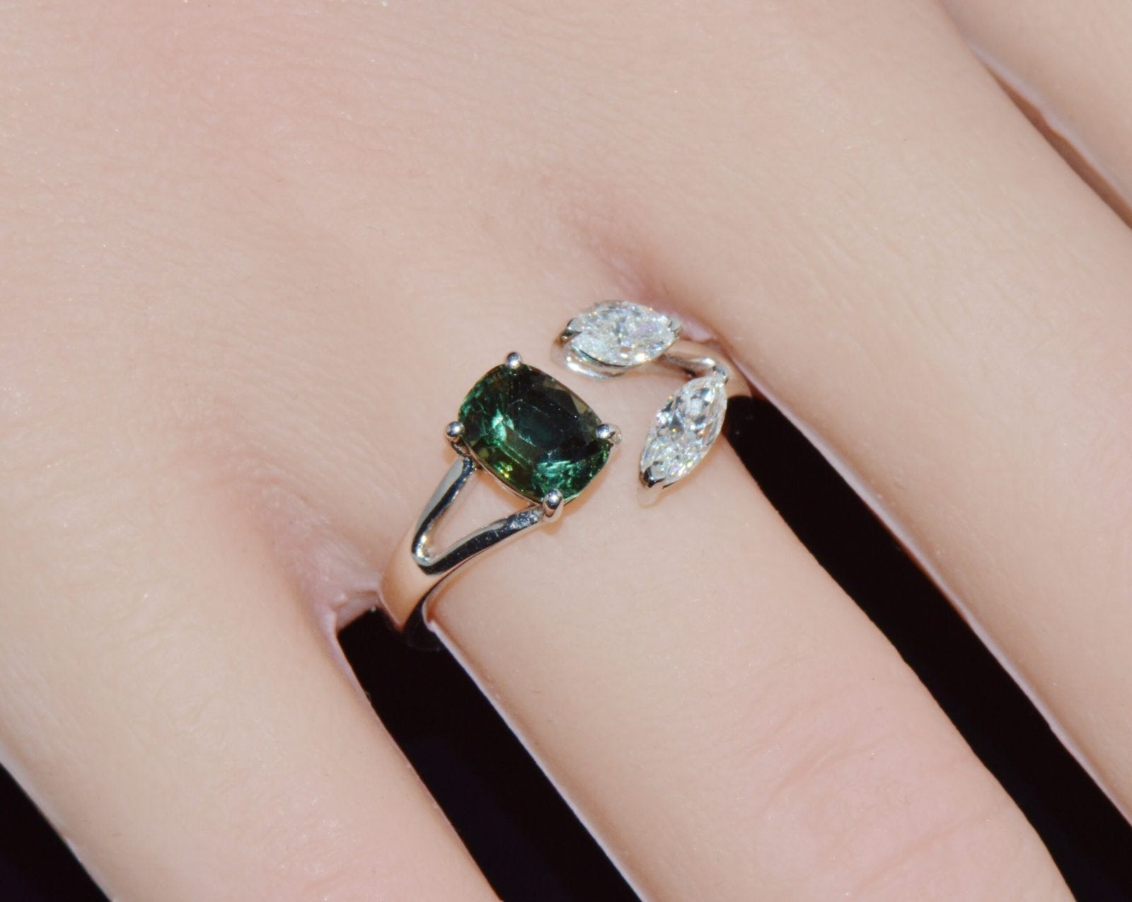 GIA Natural 2.10Cts VS F Diamond Unheated Bluish Green Sapphire 18K Gold Toi et Moi Bypass Ring