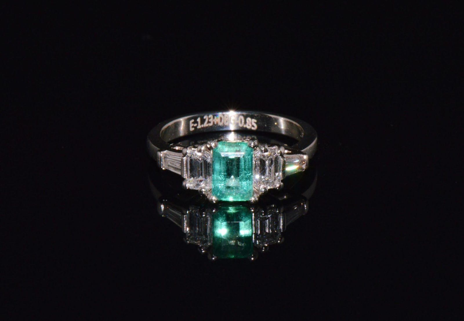 Certified Natural 2.08CTS VS F Diamond Emerald Platinum Five Stone Ring