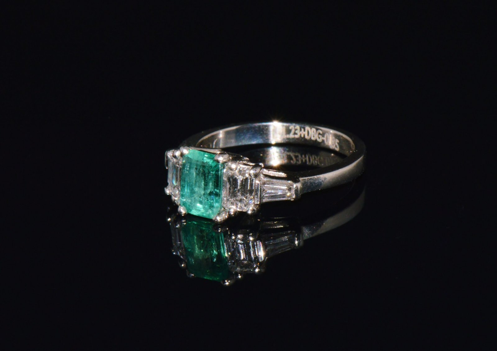 Certified Natural 2.08CTS VS F Diamond Emerald Platinum Five Stone Ring