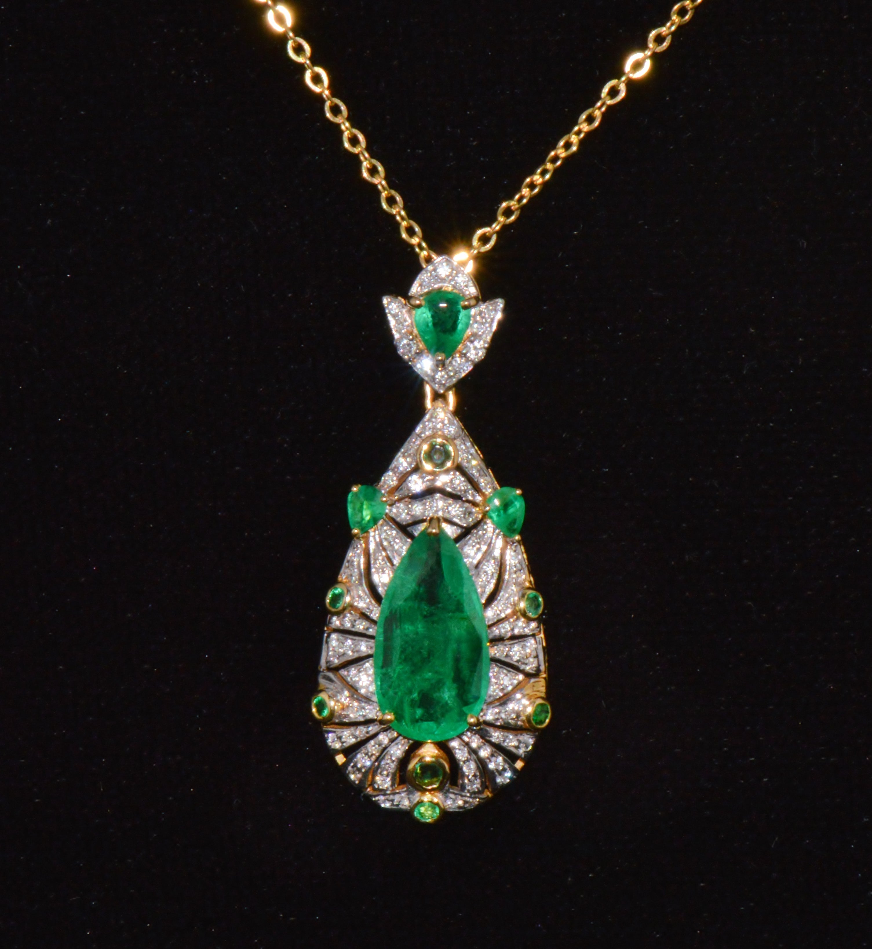 GIA Natural 4.10Cts Emerald Diamond Solid 18K Gold Pendant Necklace