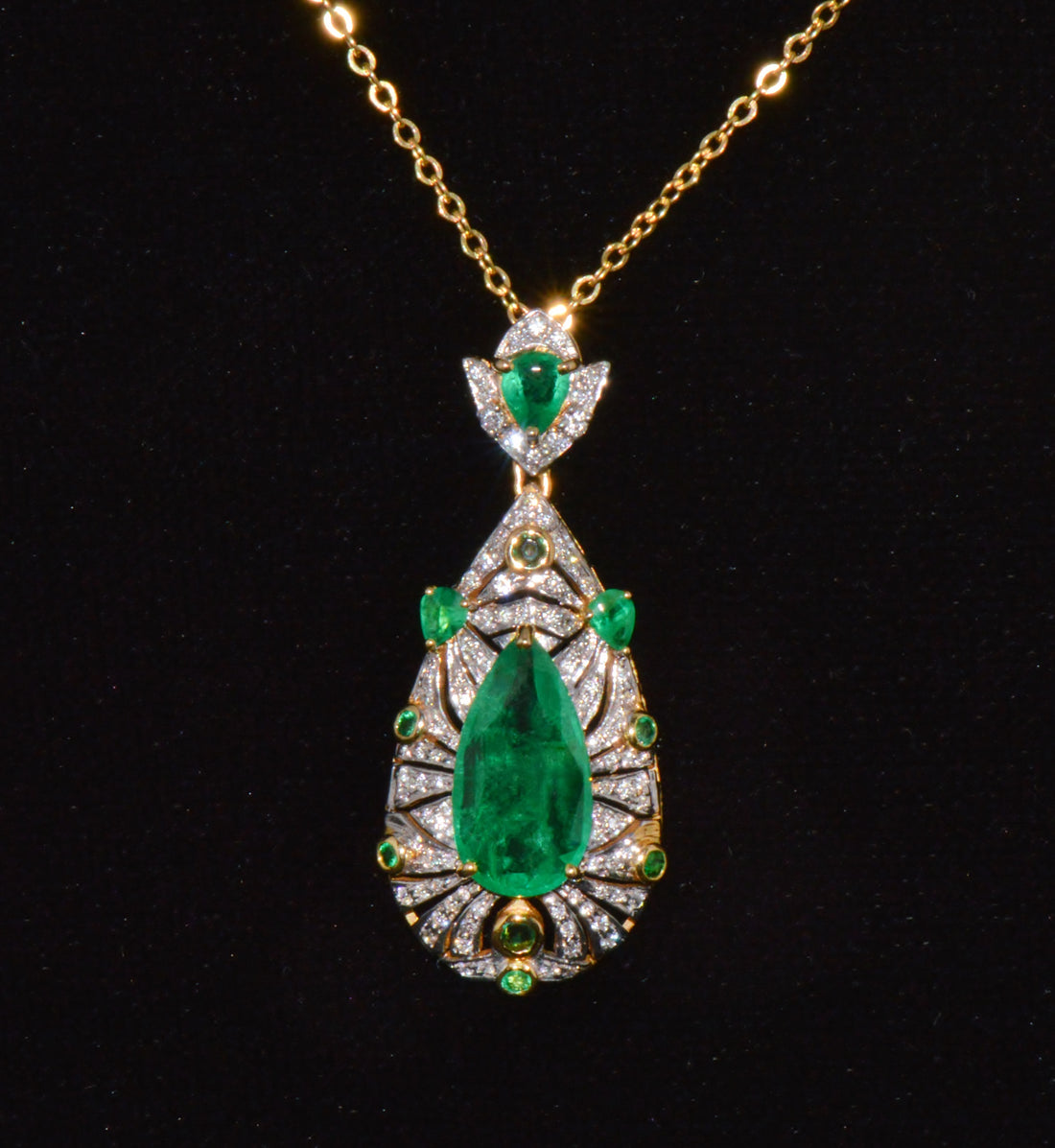 GIA Natural 4.10Cts Emerald Diamond Solid 18K Gold Pendant Necklace