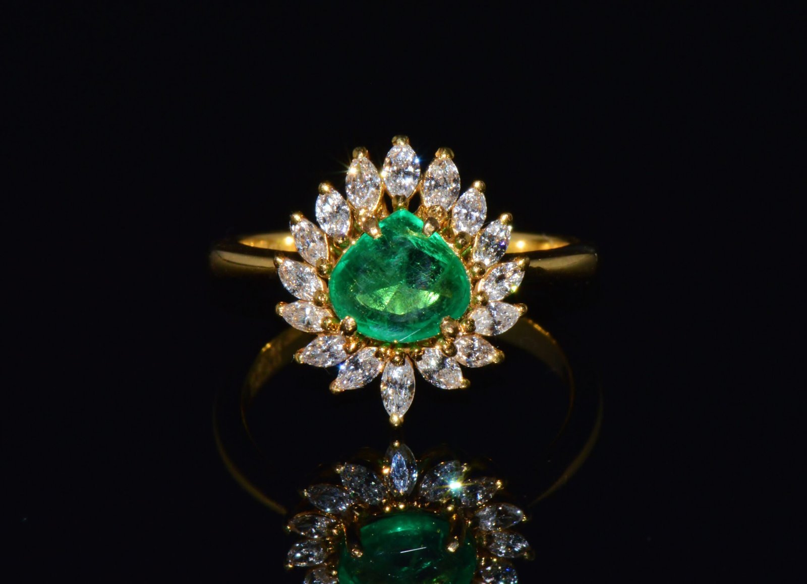 Certified Natural 1.96CTS VS F Diamond Emerald 18K Solid Gold Cluster Ring