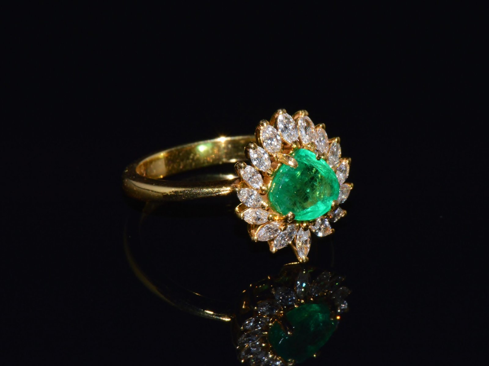 Certified Natural 1.96CTS VS F Diamond Emerald 18K Solid Gold Cluster Ring