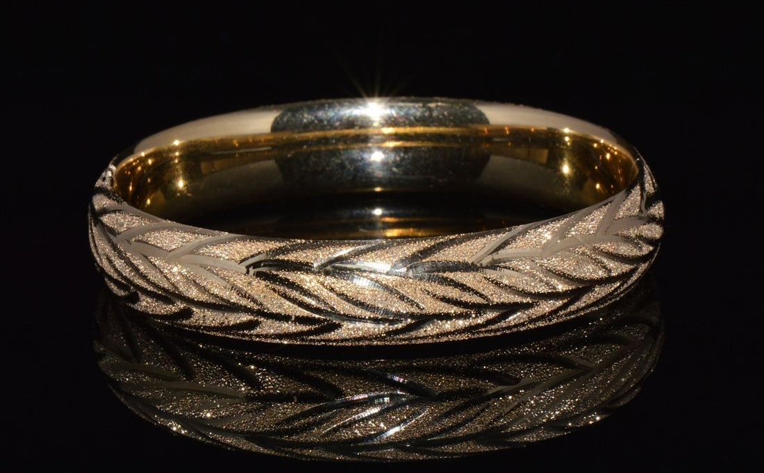 Gorgeous 14K Solid Gold Engraved Leaves Stacking Bangle Bracelet