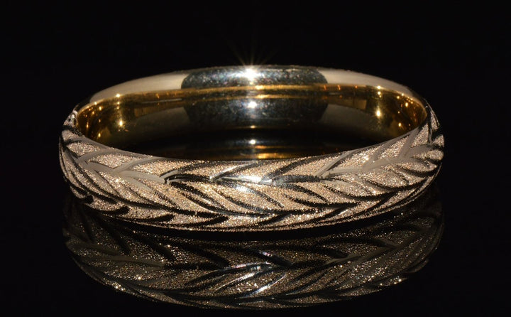Gorgeous 14K Solid Gold Engraved Leaves Stacking Bangle Bracelet