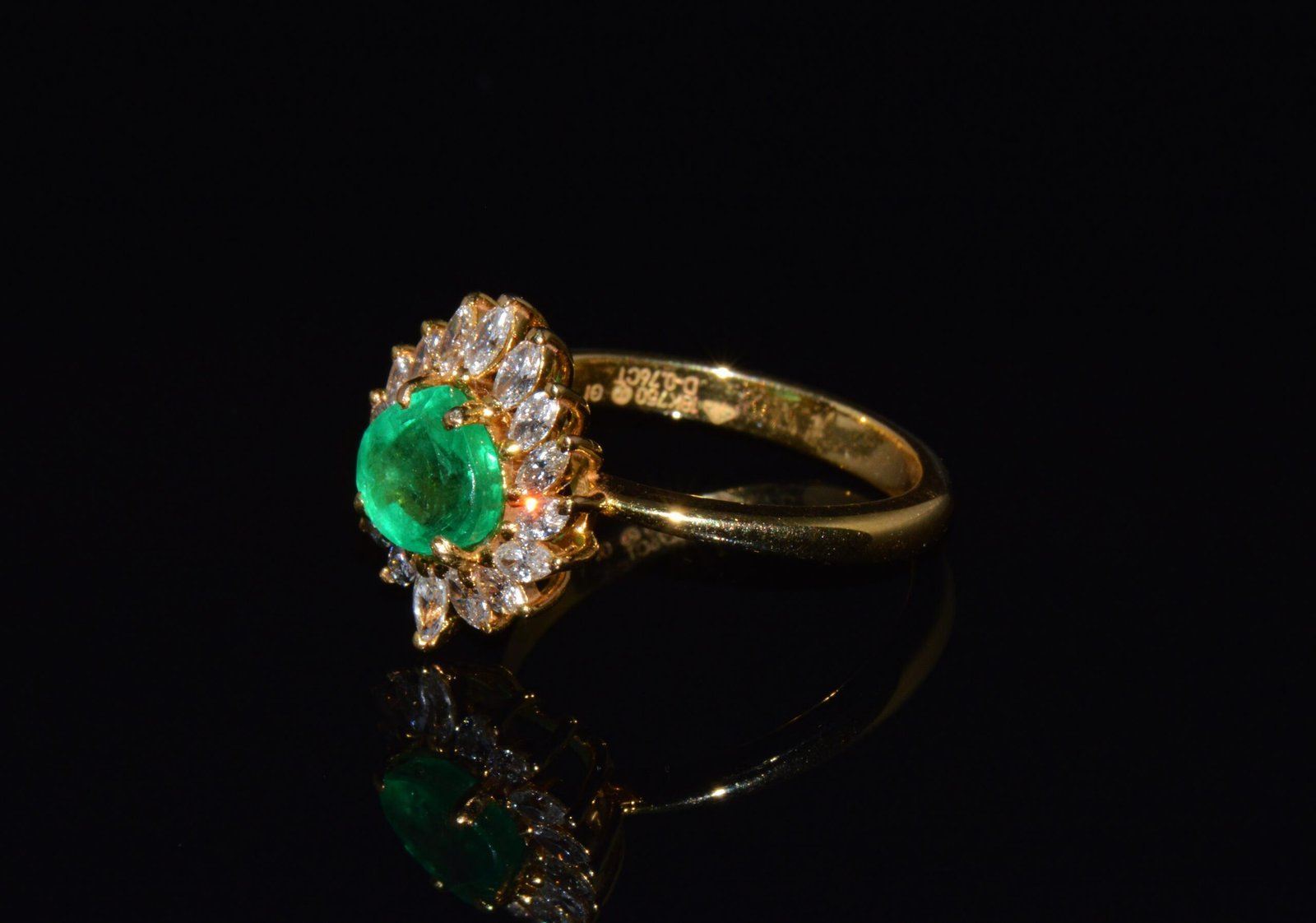 Certified Natural 1.96CTS VS F Diamond Emerald 18K Solid Gold Cluster Ring