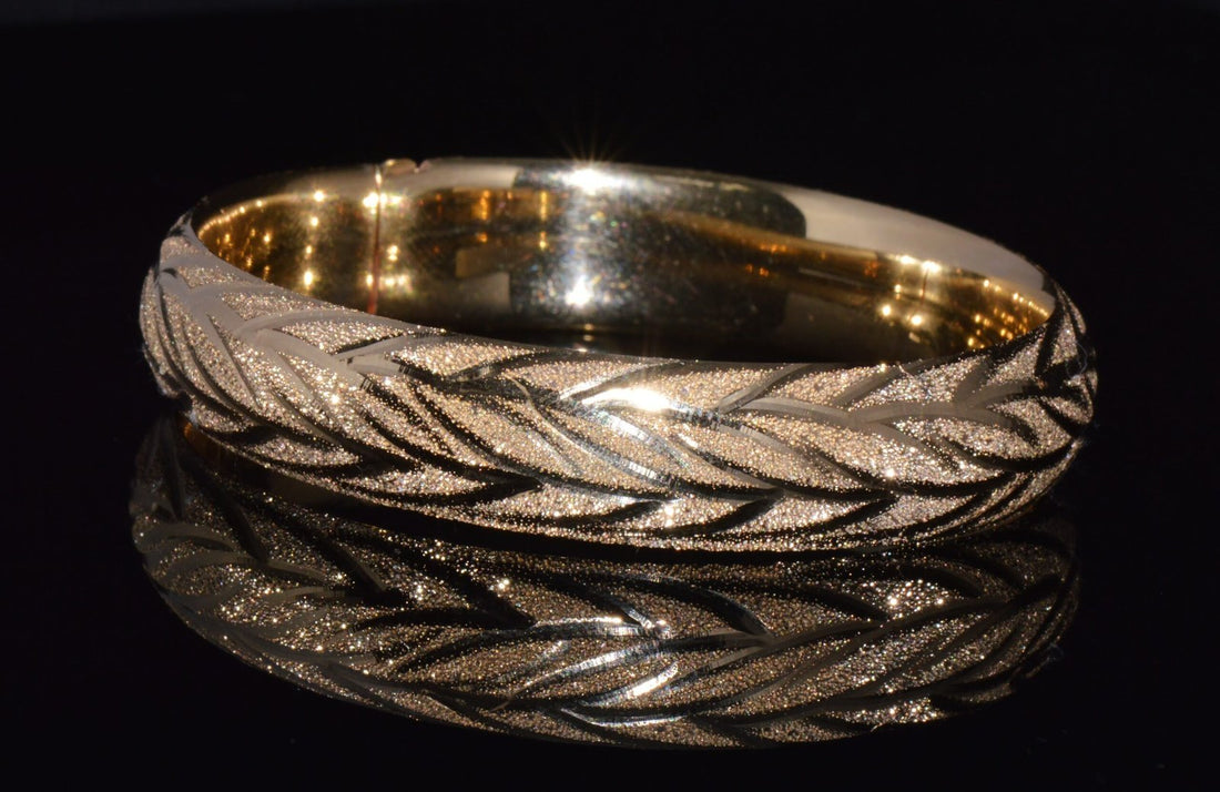 Gorgeous 14K Solid Gold Engraved Leaves Stacking Bangle Bracelet