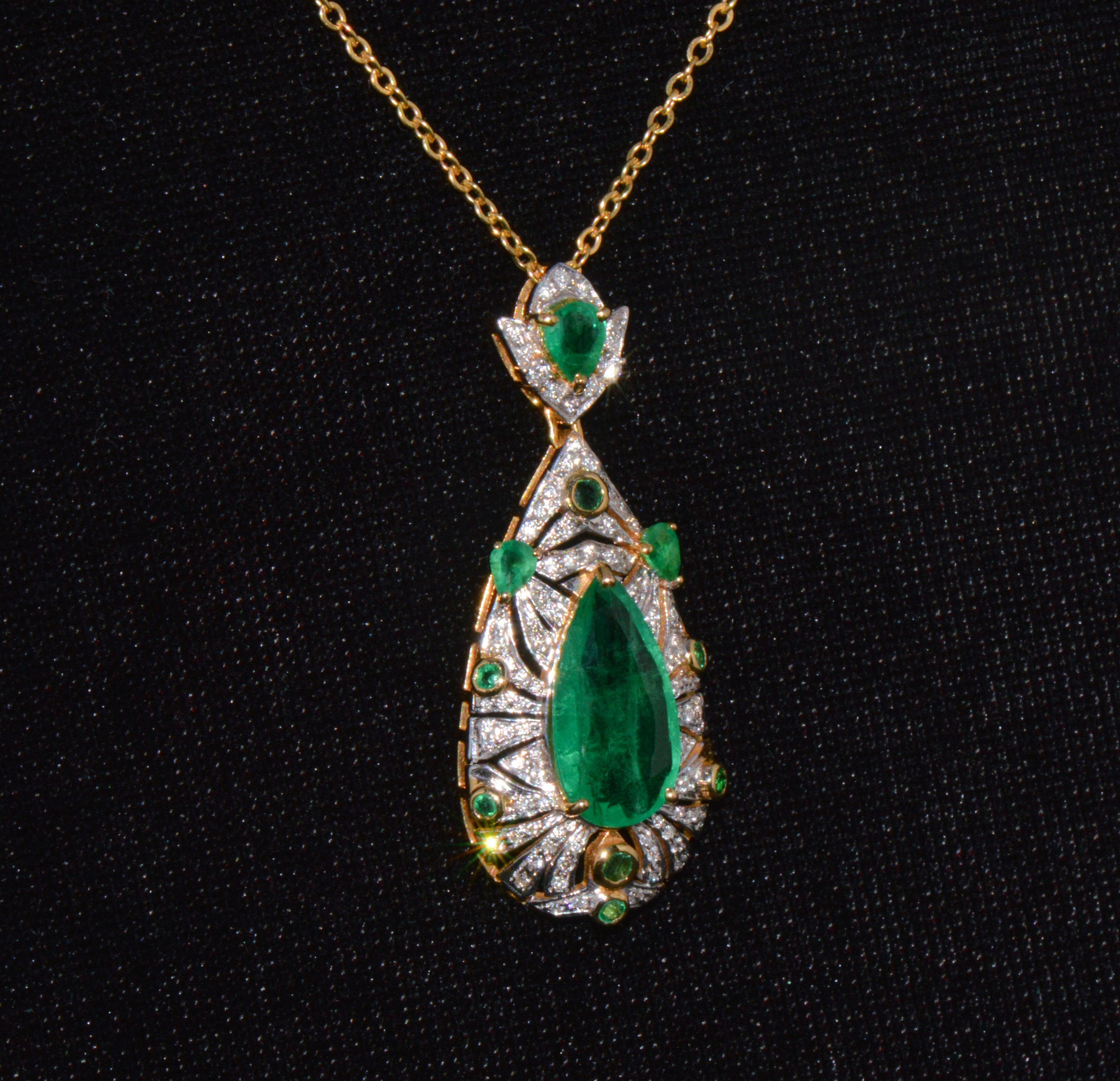 GIA Natural 4.10Cts Emerald Diamond Solid 18K Gold Pendant Necklace