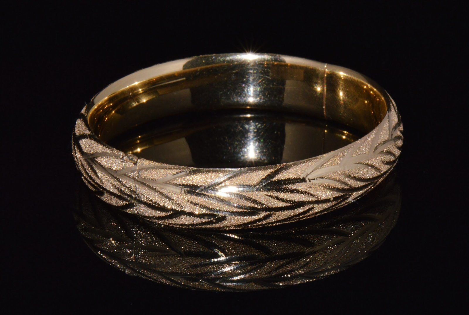 Gorgeous 14K Solid Gold Engraved Leaves Stacking Bangle Bracelet