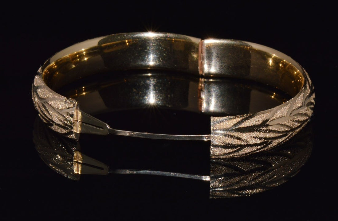 Gorgeous 14K Solid Gold Engraved Leaves Stacking Bangle Bracelet