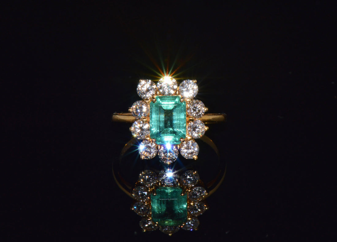 Certified Natural 2.73CTS Diamond Emerald 18K Gold Dinner Halo Ring