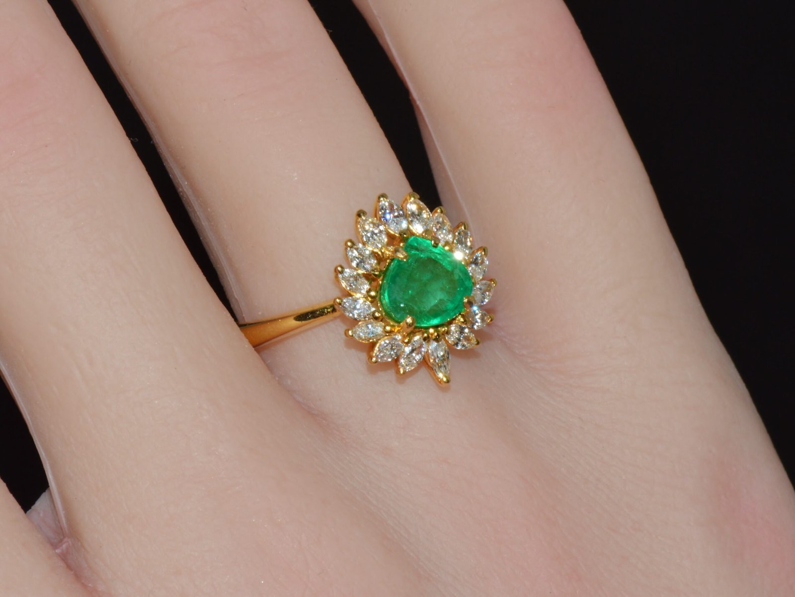 Certified Natural 1.96CTS VS F Diamond Emerald 18K Solid Gold Cluster Ring