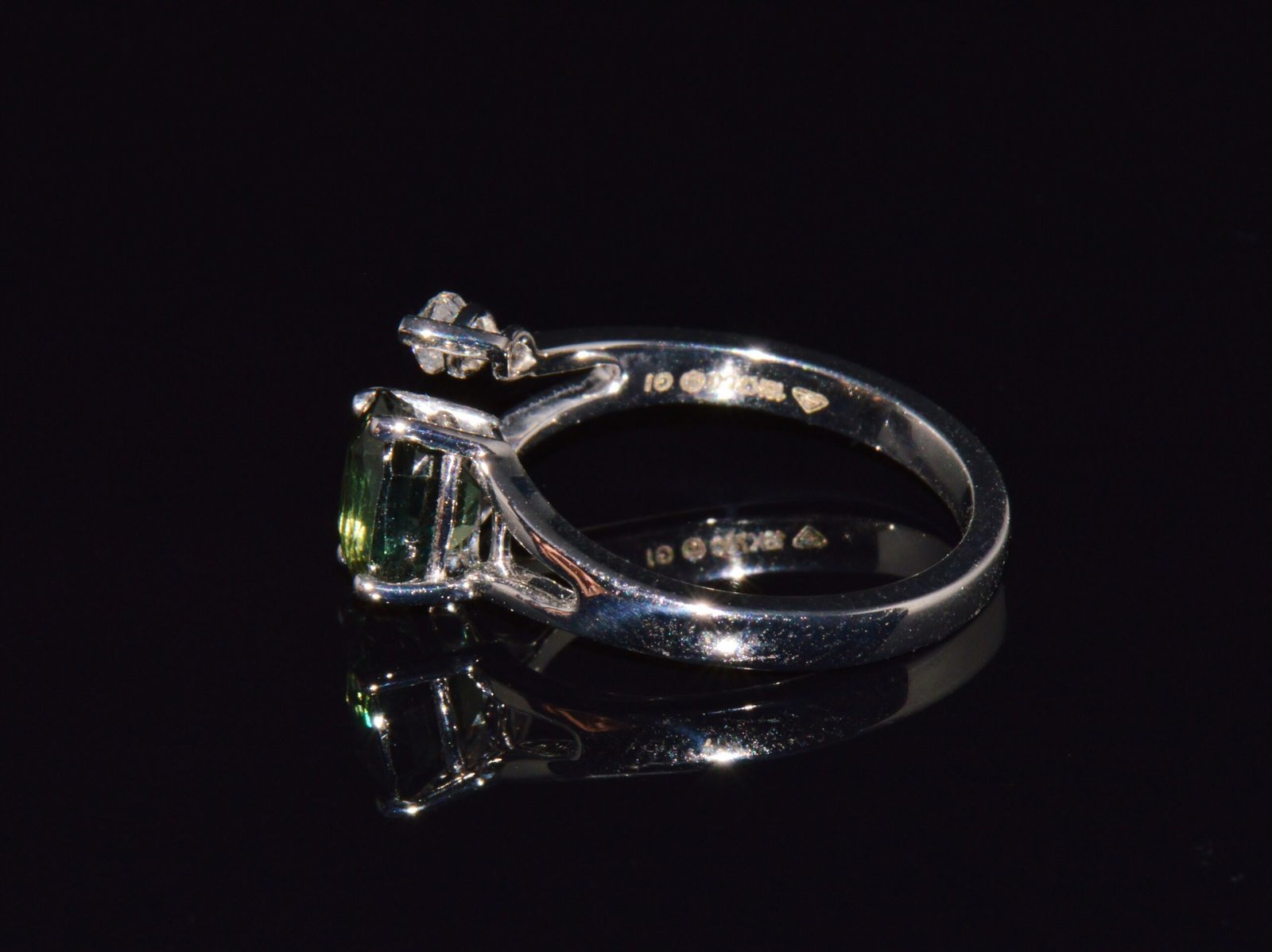 GIA Natural 2.10Cts VS F Diamond Unheated Bluish Green Sapphire 18K Gold Toi et Moi Bypass Ring