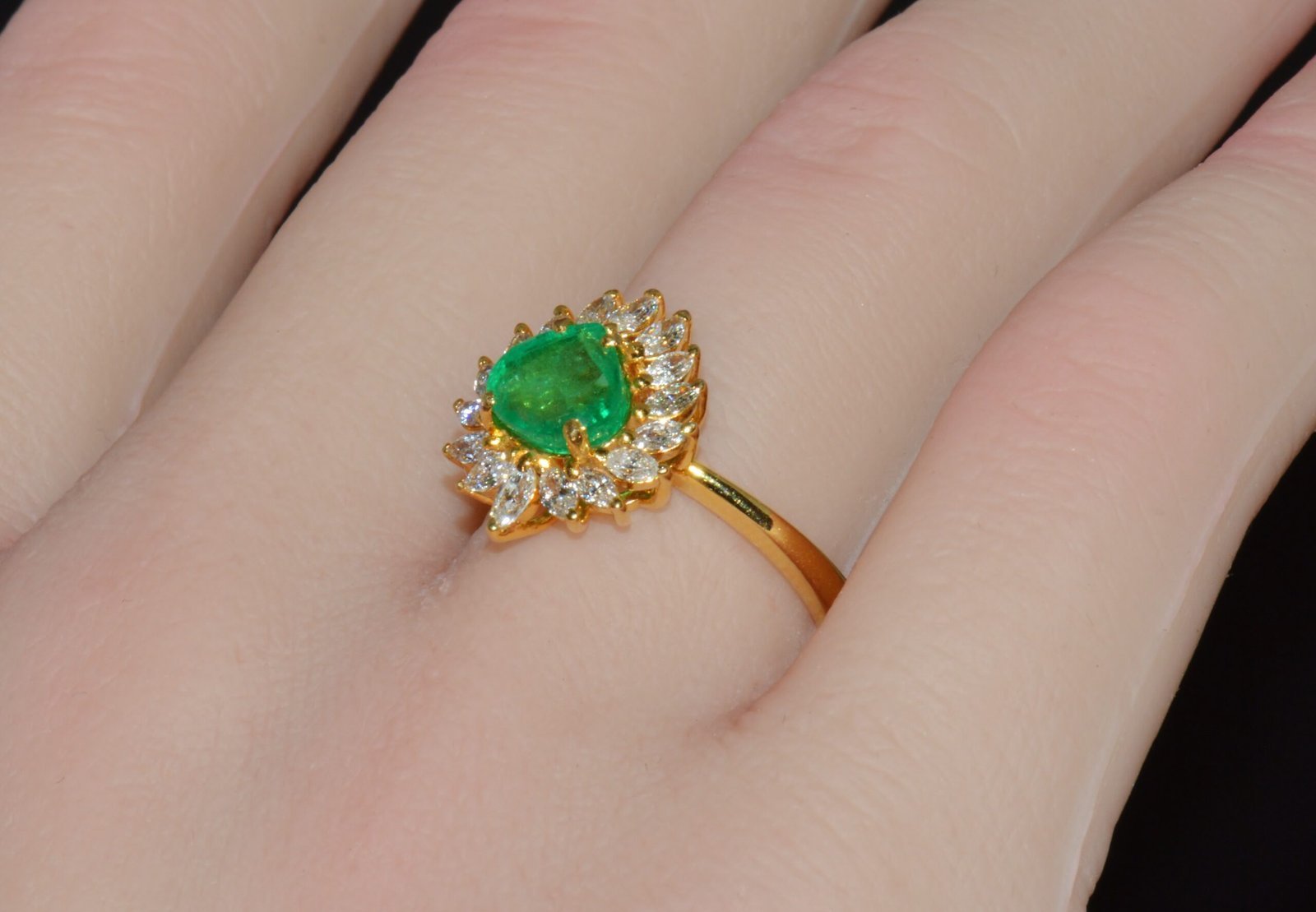 Certified Natural 1.96CTS VS F Diamond Emerald 18K Solid Gold Cluster Ring