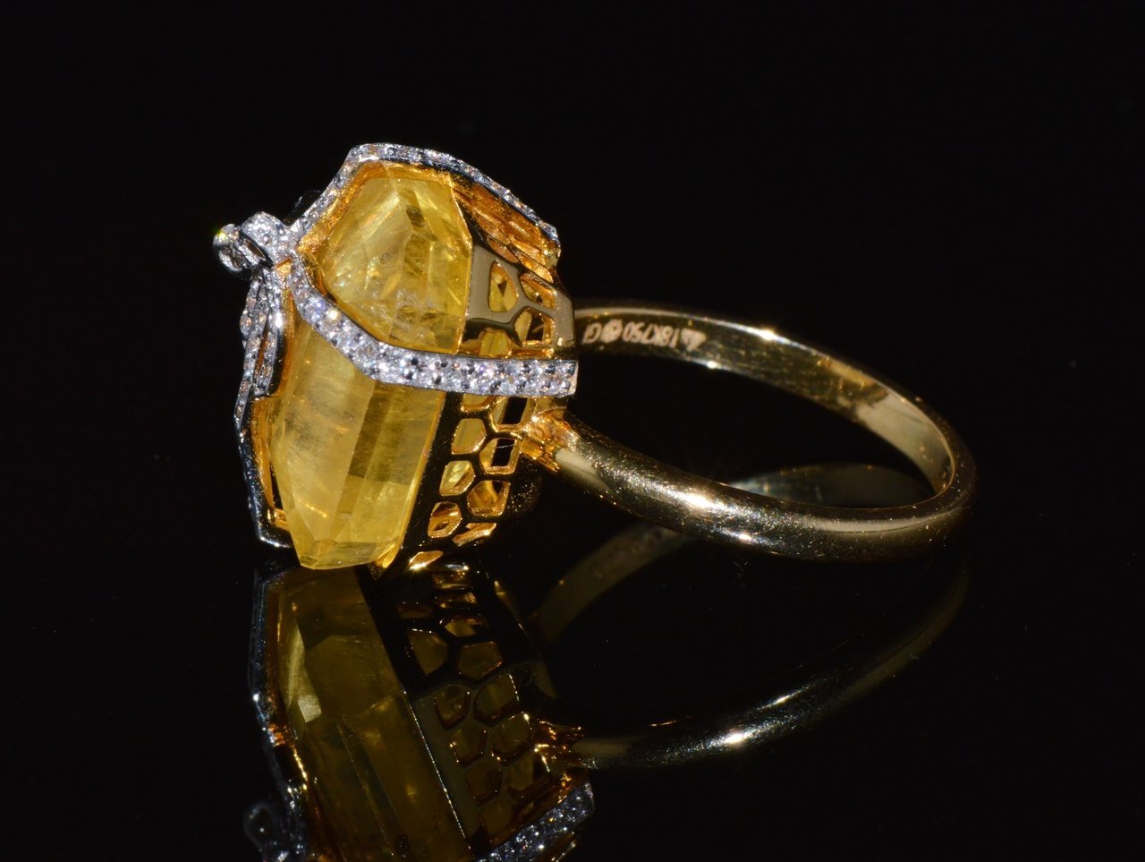 GIA Certified Natural 17.57Cts VS F Diamond Yellow Ceylon Sapphire 18K Solid Gold Gift Box Ring