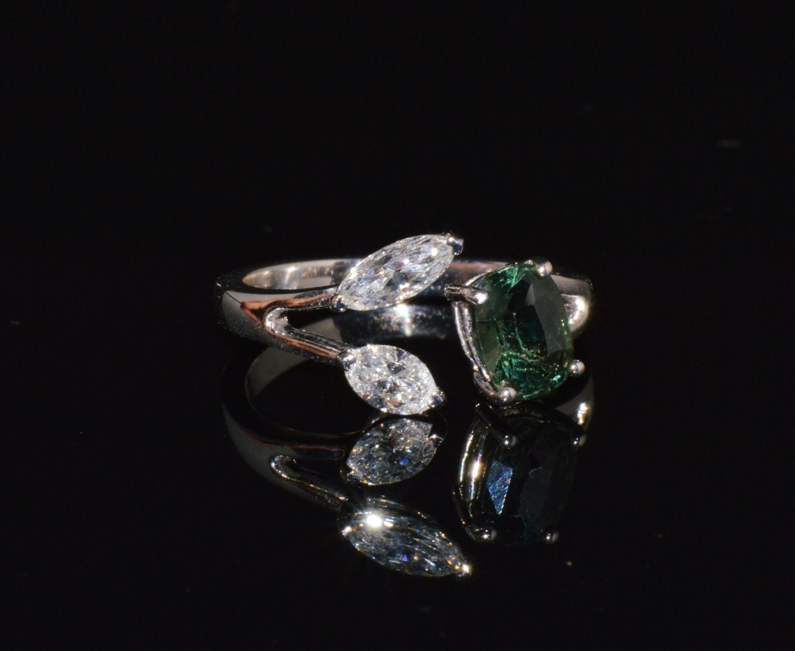 GIA Natural 2.10Cts VS F Diamond Unheated Bluish Green Sapphire 18K Gold Toi et Moi Bypass Ring