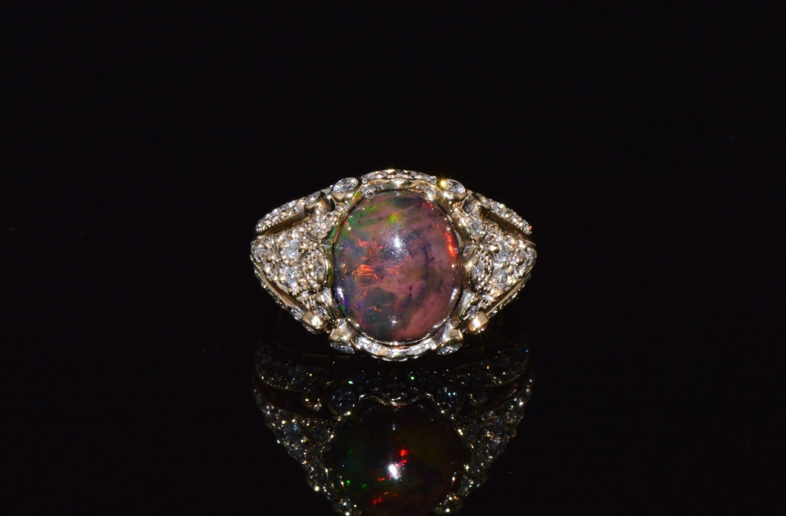 Certified Natural 2.75Cts VS F Diamond Black Opal 18K Solid Gold Bombay Dome Ring