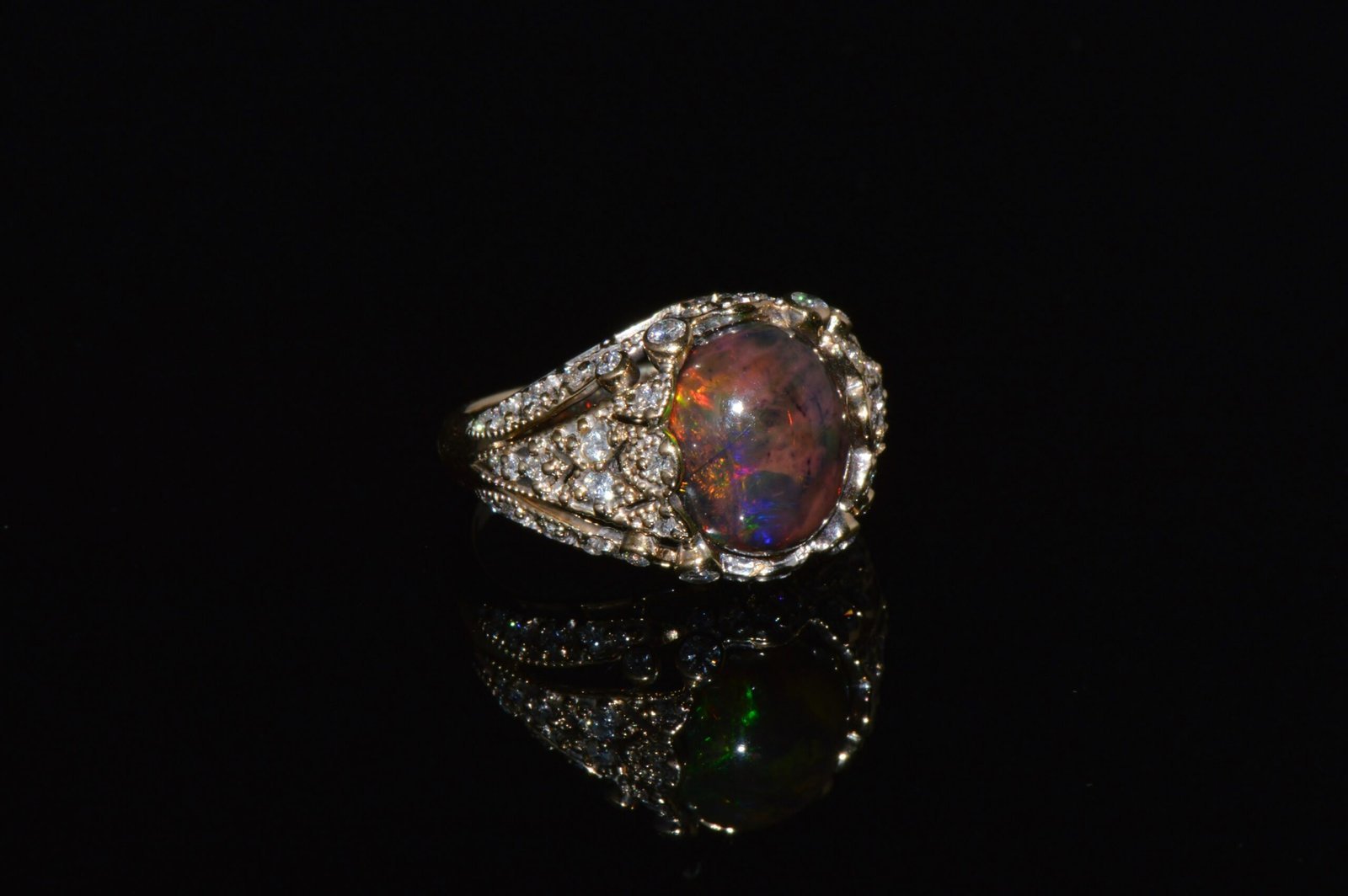 Certified Natural 2.75Cts VS F Diamond Black Opal 18K Solid Gold Bombay Dome Ring