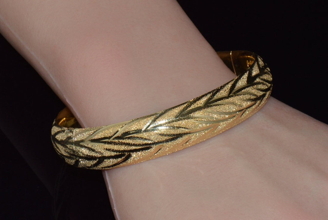 Gorgeous 14K Solid Gold Engraved Leaves Stacking Bangle Bracelet