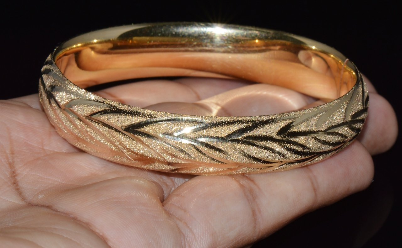 Gorgeous 14K Solid Gold Engraved Leaves Stacking Bangle Bracelet