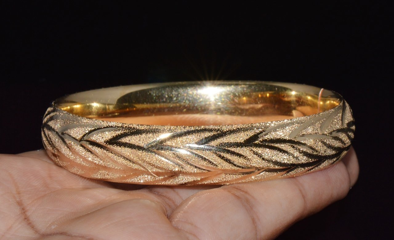 Gorgeous 14K Solid Gold Engraved Leaves Stacking Bangle Bracelet