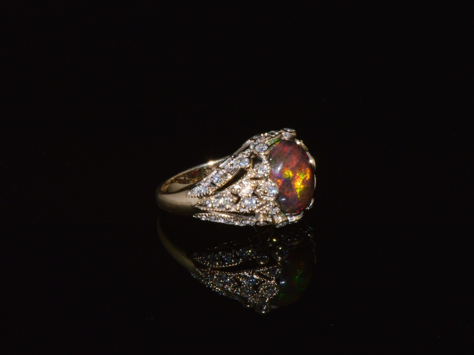 Certified Natural 2.75Cts VS F Diamond Black Opal 18K Solid Gold Bombay Dome Ring