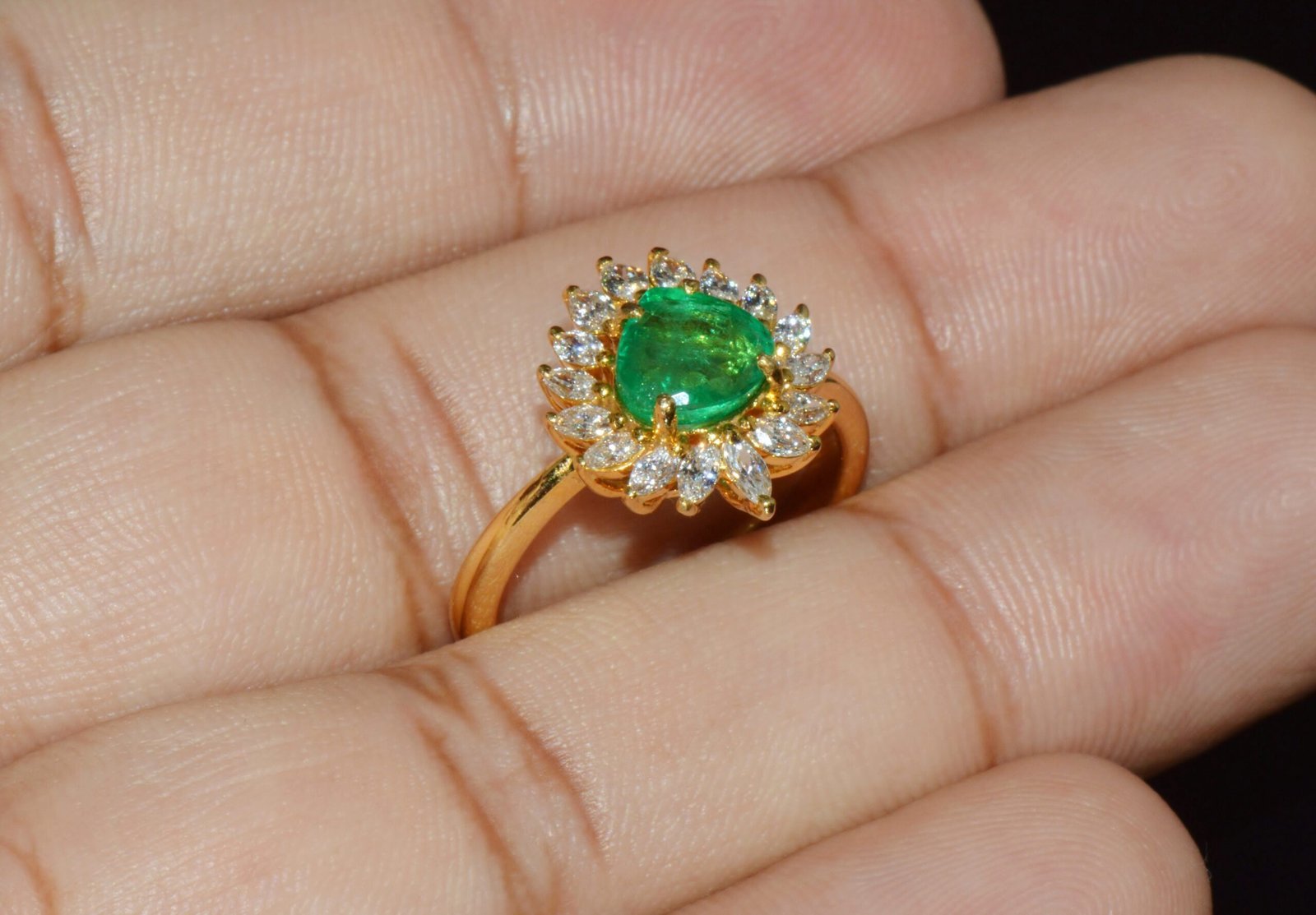 Certified Natural 1.96CTS VS F Diamond Emerald 18K Solid Gold Cluster Ring