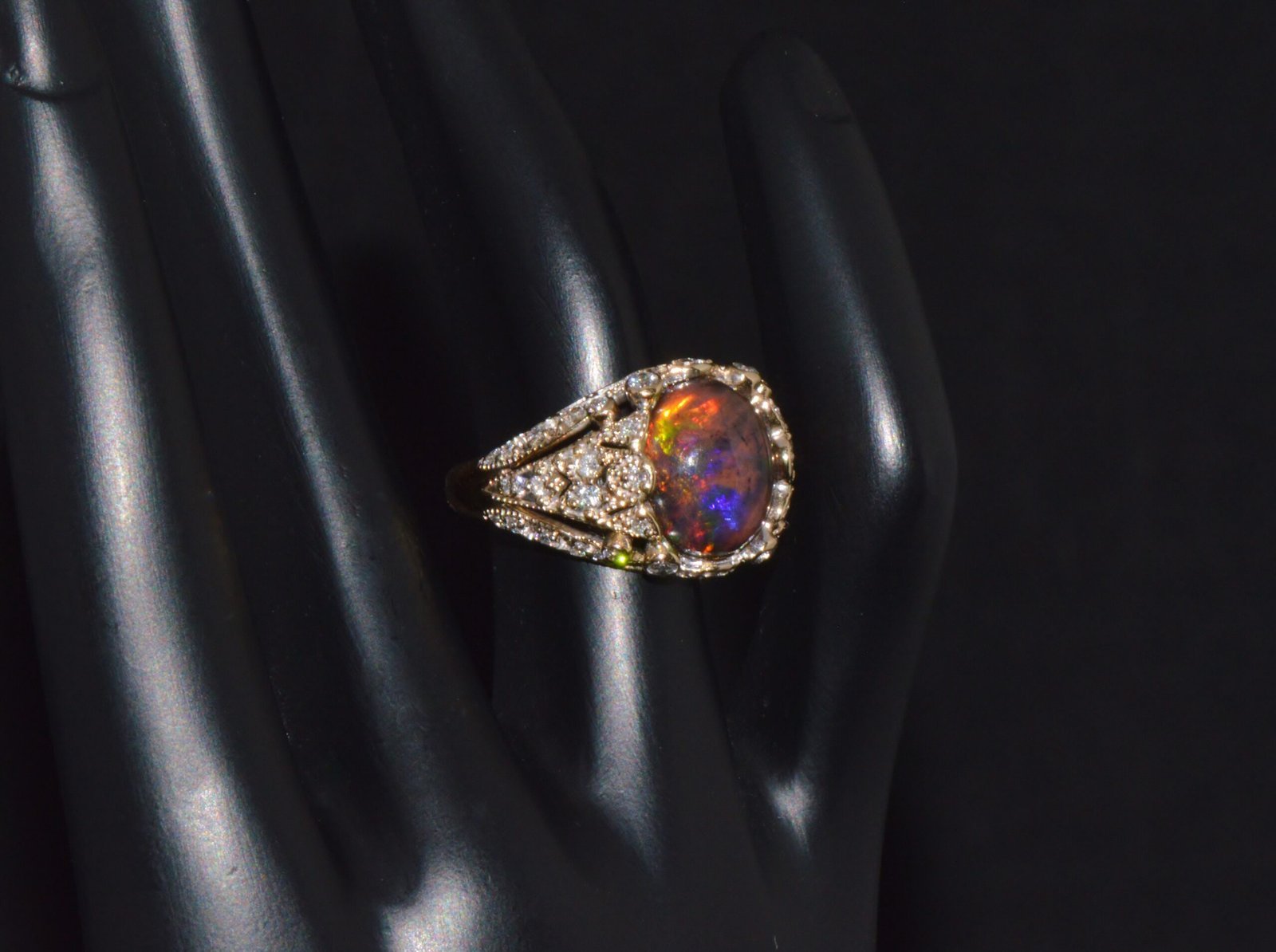 Certified Natural 2.75Cts VS F Diamond Black Opal 18K Solid Gold Bombay Dome Ring