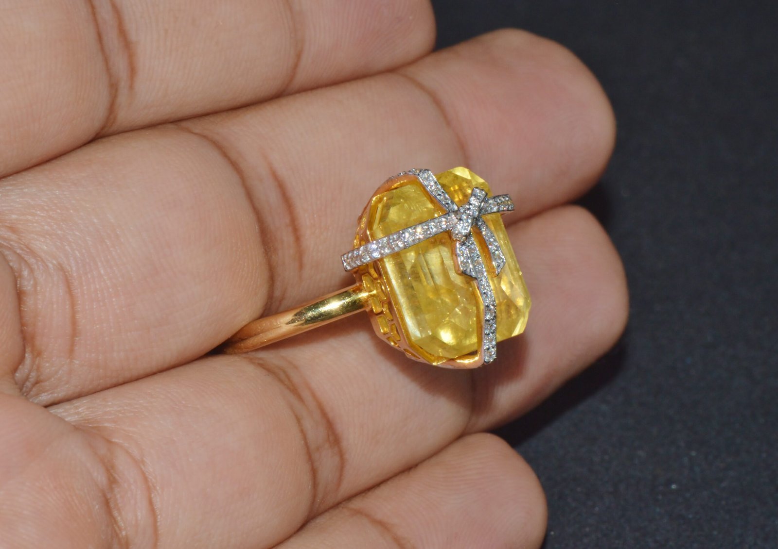 GIA Certified Natural 17.57Cts VS F Diamond Yellow Ceylon Sapphire 18K Solid Gold Gift Box Ring