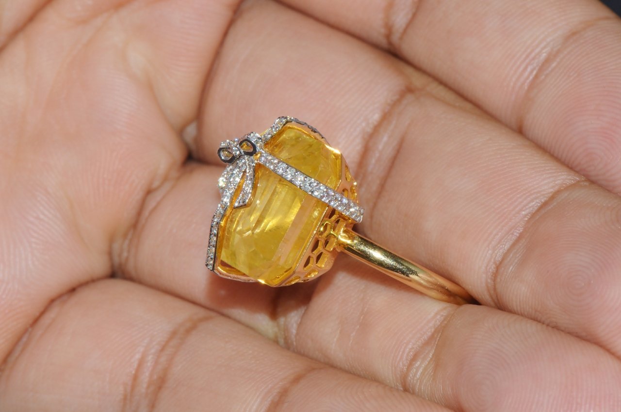 GIA Certified Natural 17.57Cts VS F Diamond Yellow Ceylon Sapphire 18K Solid Gold Gift Box Ring
