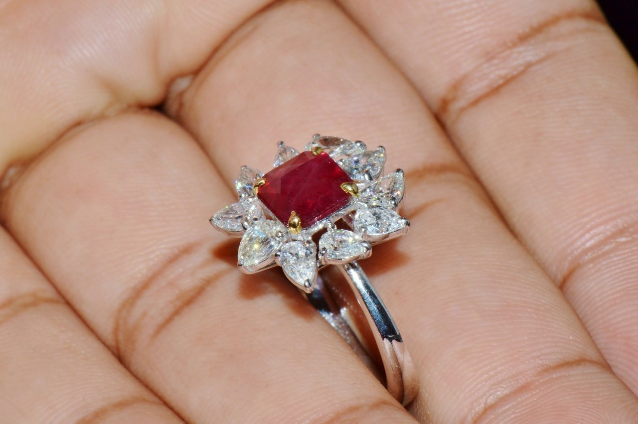 GIA Certified Natural 3.38Cts Madagascar Ruby Diamond Solid 18K Gold Cocktail Ring