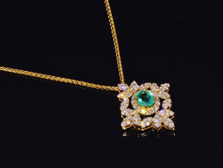 Natural 5.21Cts VS F Diamond Colombian Emerald 18K Solid Gold Pendant