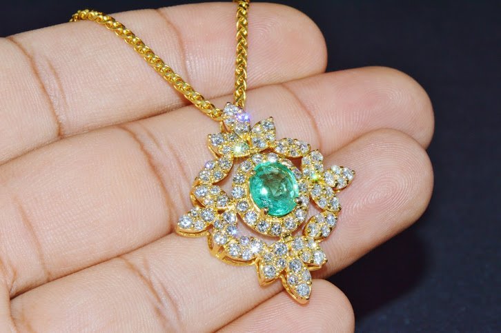 Natural 5.21Cts VS F Diamond Colombian Emerald 18K Solid Gold Pendant